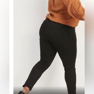 NWT old Navy super skinny high-rise black jeans size 24.